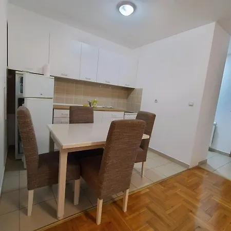 Knez Apartman *
